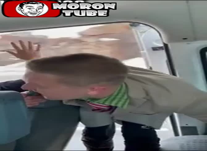 Video :Showing your butt to motorists Bad idea!